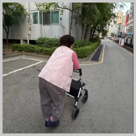 조혜련 어머니 85세 허리 수술 6번 후 재활 성공기 2026 — 건강·의학 — reviewzzin