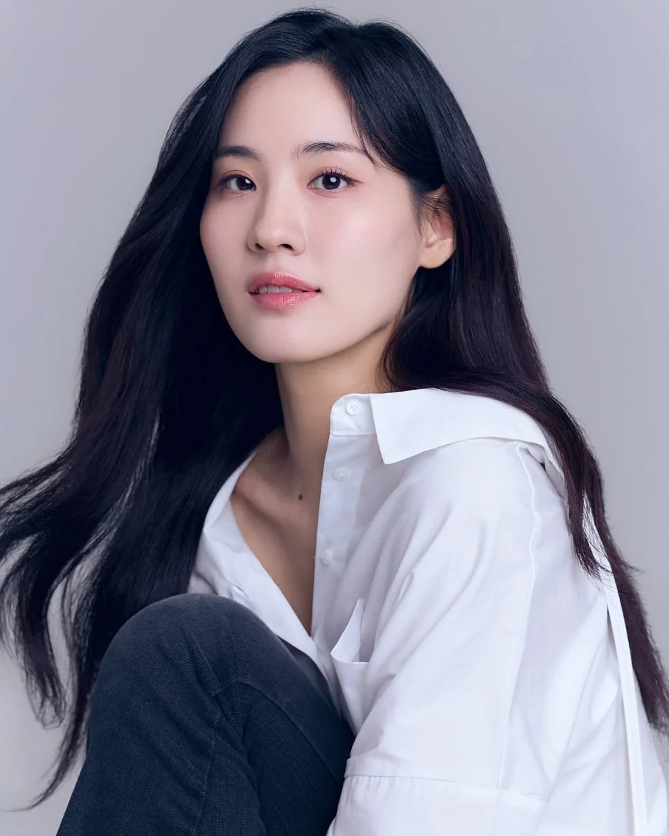 김유경 패션 분석 2026: 미니멀 화보부터 봄 홈웨어까지 스타일 가이드 — K-뷰티·패션 — dndwl369