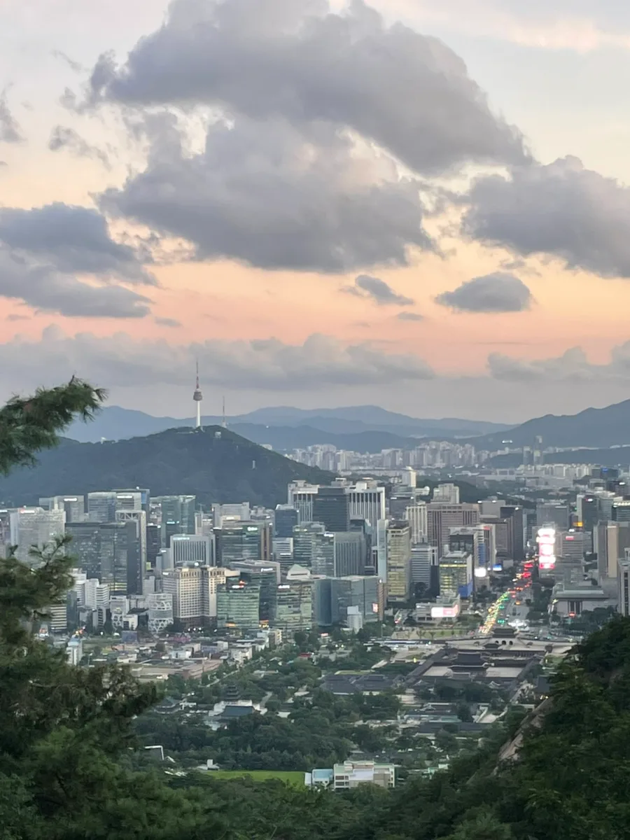 한양도성 백악코스 완주 가이드 2026: 일몰 명소, 스탬프 팁 — 일상·에세이 — freehugwave