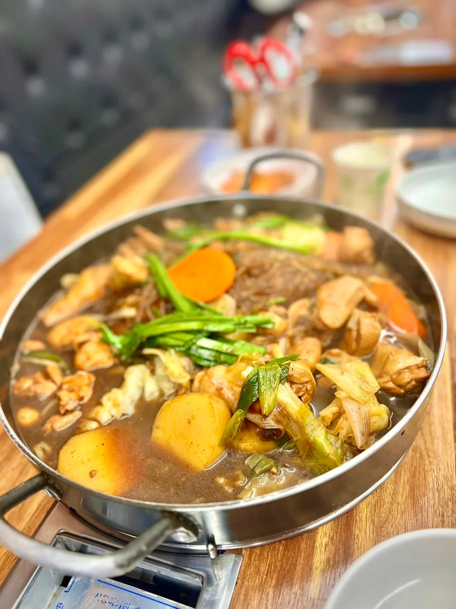 안동찜닭 맛집 2026: 시골찜닭 볶음밥 후기 및 안동구시장 코스 추천 — K-푸드·맛집 — storypeechup