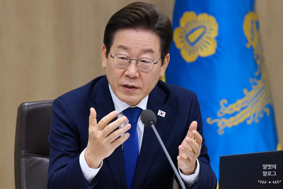 국민배당금 논란 2026: 초과세수 환원 vs. 공산주의 프레임 분석