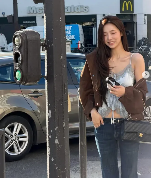 샤넬 클래식 백과 자라 재킷 믹스매치 2026: 스타일링 비결 2