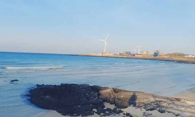 제주 월정리 해변 2026: 풍차와 윤슬, 인생샷 명소 총정리 — 한국여행 — wisdom1375
