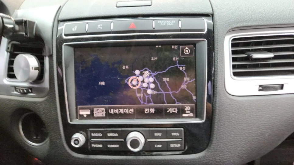 폭스바겐 투아렉 안드로이드 올인원 장착 2026: 순정 모니터 업그레이드 가이드 2