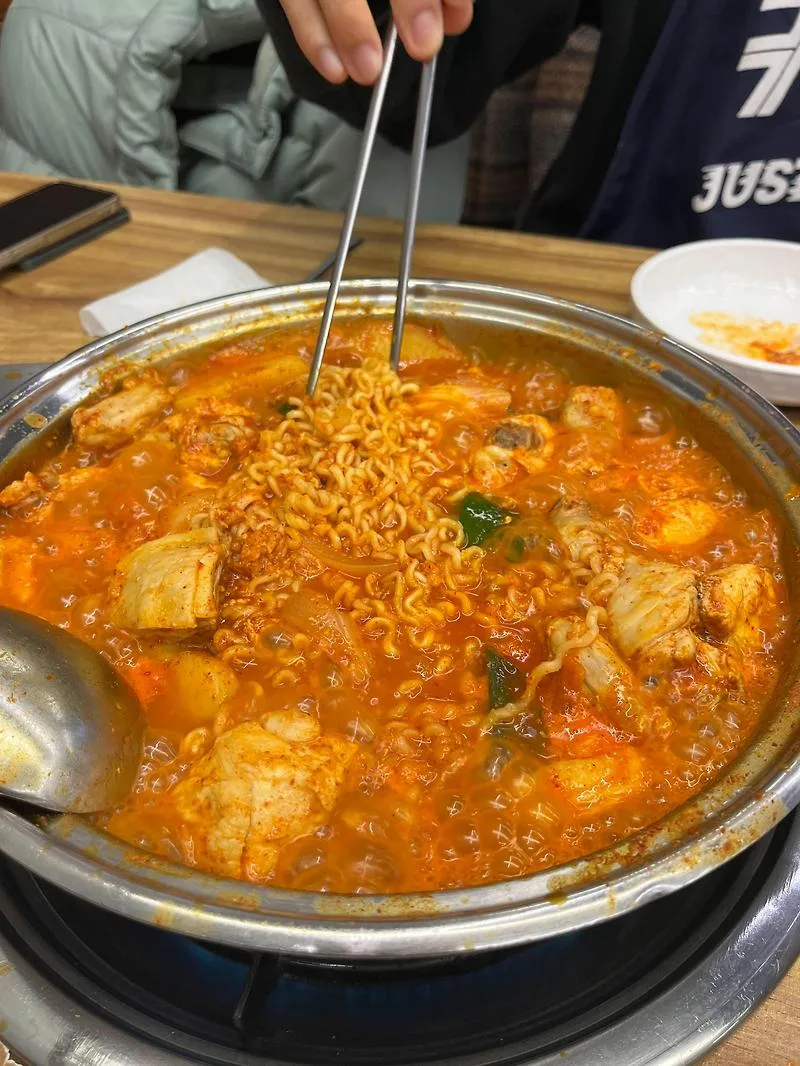 대전 중앙로 맛집 & 카페 2026: 현대식당 싸지롱 솔직 후기 — K-푸드·맛집 — by 럭키앤