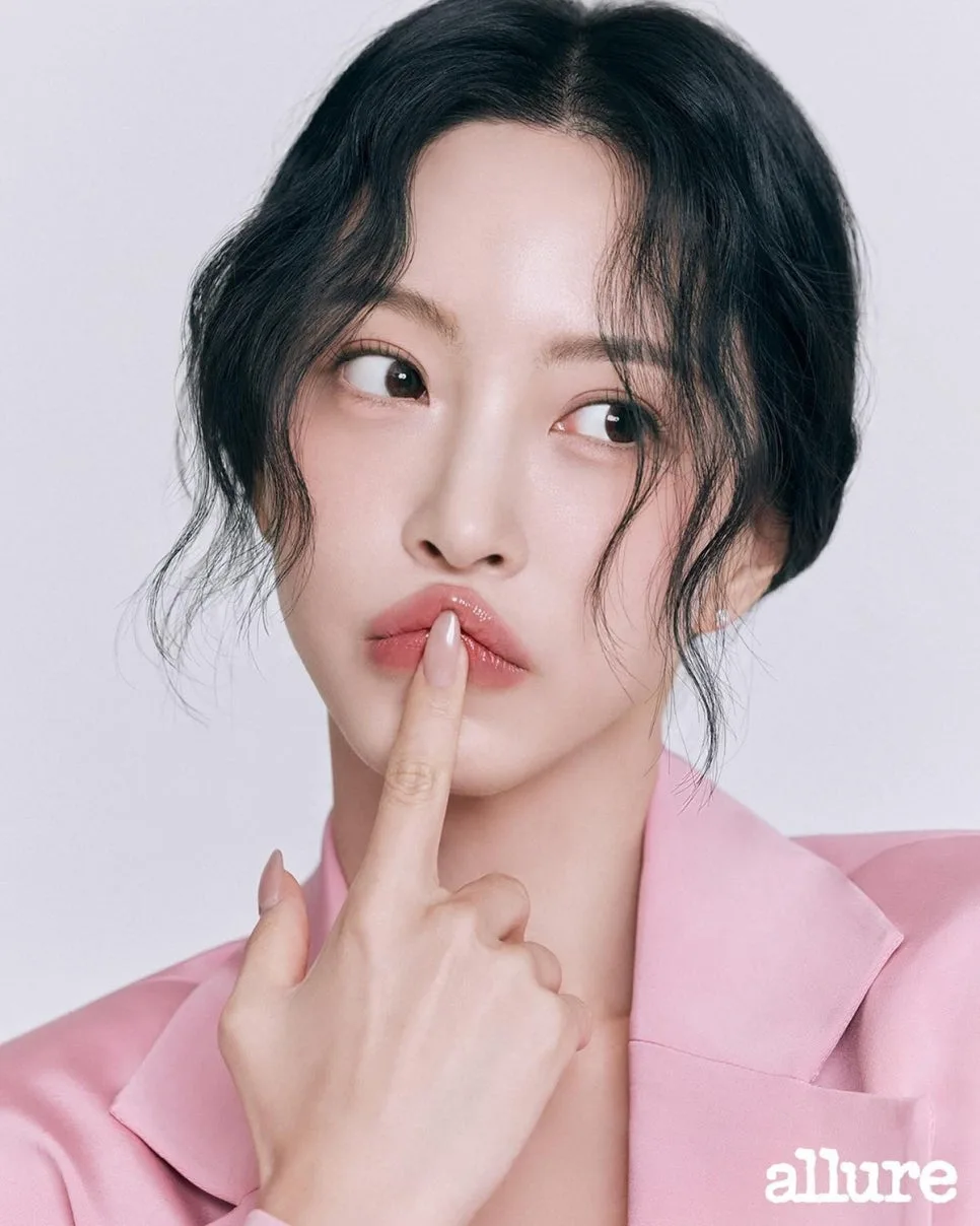 한예슬 패션 분석 2026: 핑크 화보부터 공항 룩까지 스타일링 비법 — K-뷰티·패션 — dndwl369 1