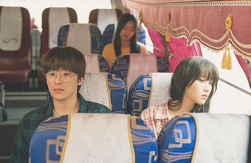 영화 '만약에 우리' 2026: 인연의 소중함과 놓쳐버린 사랑 이야기 — K-영화 — hjkim651127 1