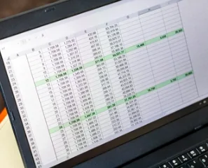 사무직 취업 필수 자격증 2026: 컴퓨터활용능력, ITQ, 전산세무 완벽 분석 — 교육·학문 — bloomly_