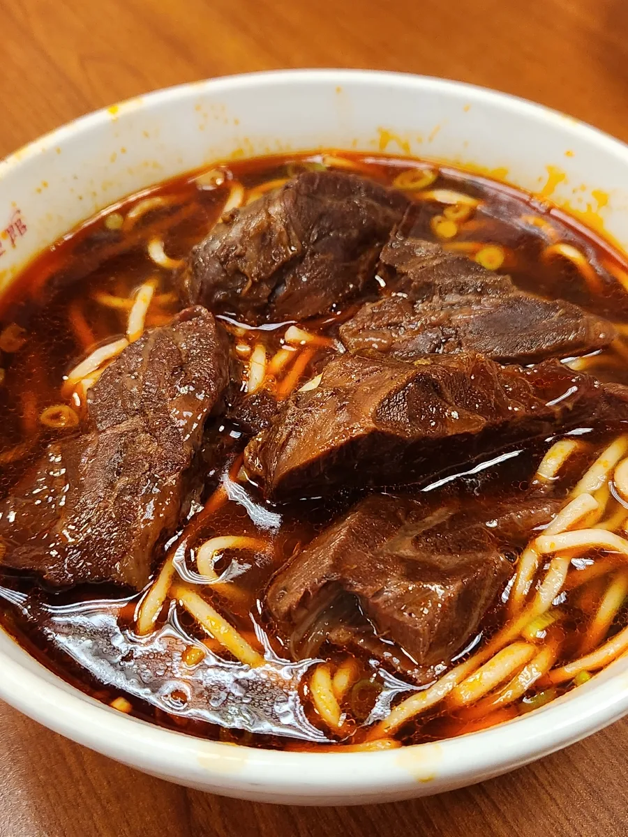 대만 타이베이 4일차: 용캉제 맛집 탐방 및 날씨 꿀팁 2026 — K-푸드·맛집 — izaranda
