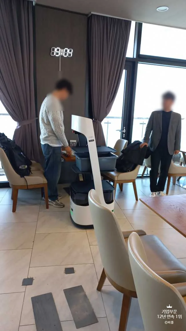 여수 호텔 만찬장 서빙 로봇 도입 효과 2026: LG 클로이 설치 후기 2