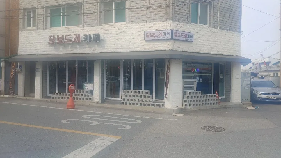 2026년 카페 인테리어 벽돌 활용법: 가성비 시공 가이드 2