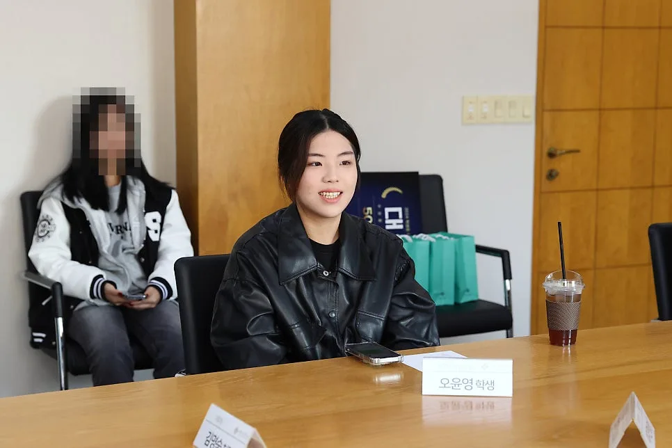 새로운 학생증 디자인, 누가 만들었나? 학우 인터뷰 2026 3