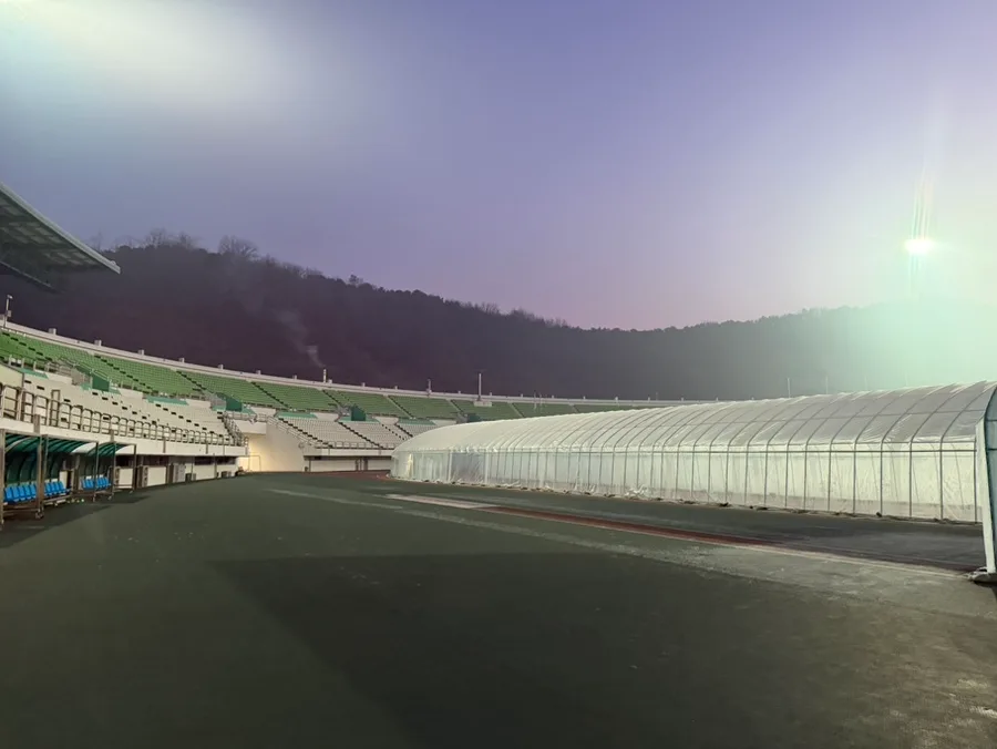 파주 비닐하우스 트랙 러닝, 영하 5도 완주 가능할까? (2026 시즌 결산) — 스포츠 — faminlove
