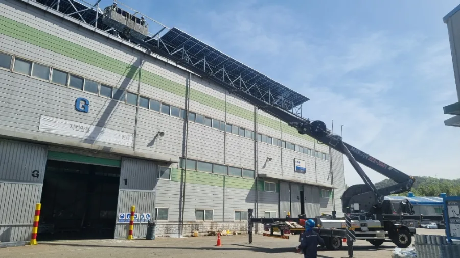 공장 태양광 설치 2026: 54m 스카이차 활용법과 비용 2