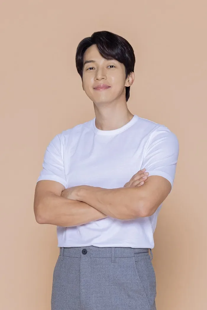 Heo Kyung-hwan's Viral Moments: 80 Billion Won Rumors & Apartment Gym Stories 2026 2