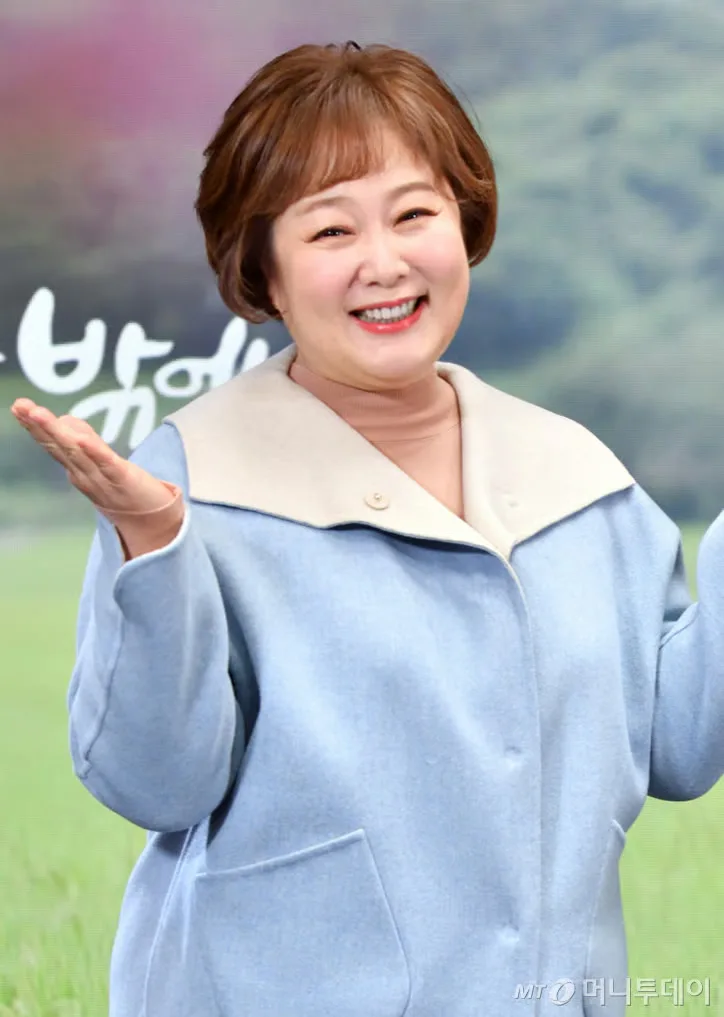 이금희 아나운서 목 건강 적신호 2026: 묵언 권고 이유와 대처법 — 방송 — big203040