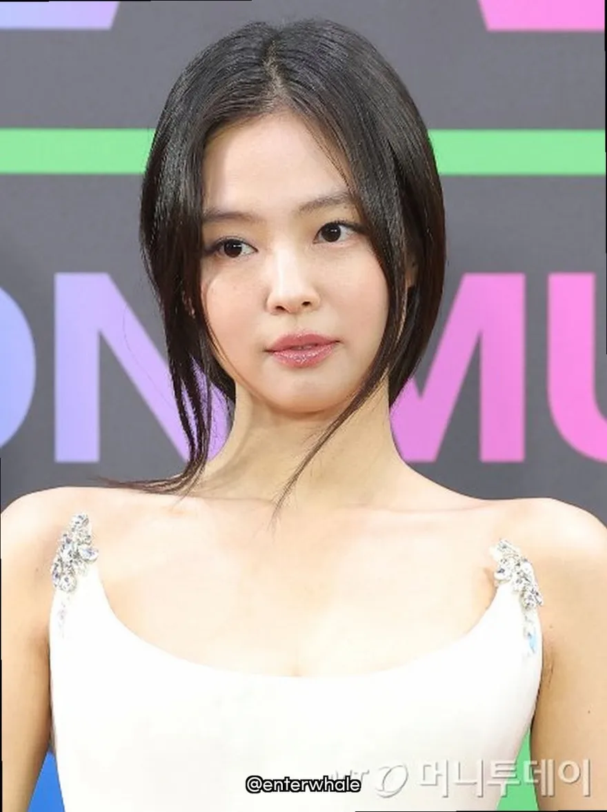 BLACKPINK Jennie's 2026 Business Empire: $17M Earnings & Success Secrets 4