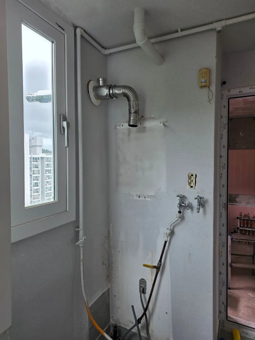 Boiler Replacement Guide 2026: Navien Installation & Pipe Finishing 3